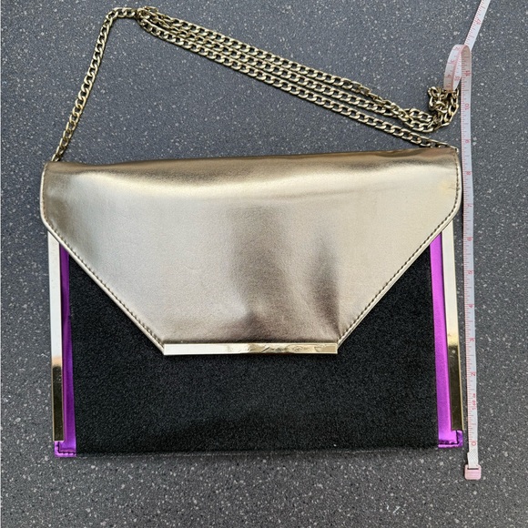 Gold and Black Chain Clutch - Picture 1 of 12